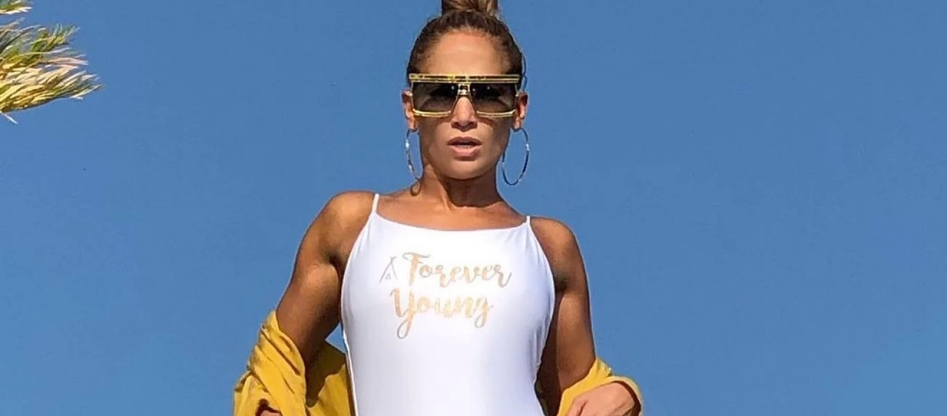 Τζ. Λόπεζ: «Φωτιά» στα κόκκινα ανήμερα των Χριστουγέννων (φώτο)